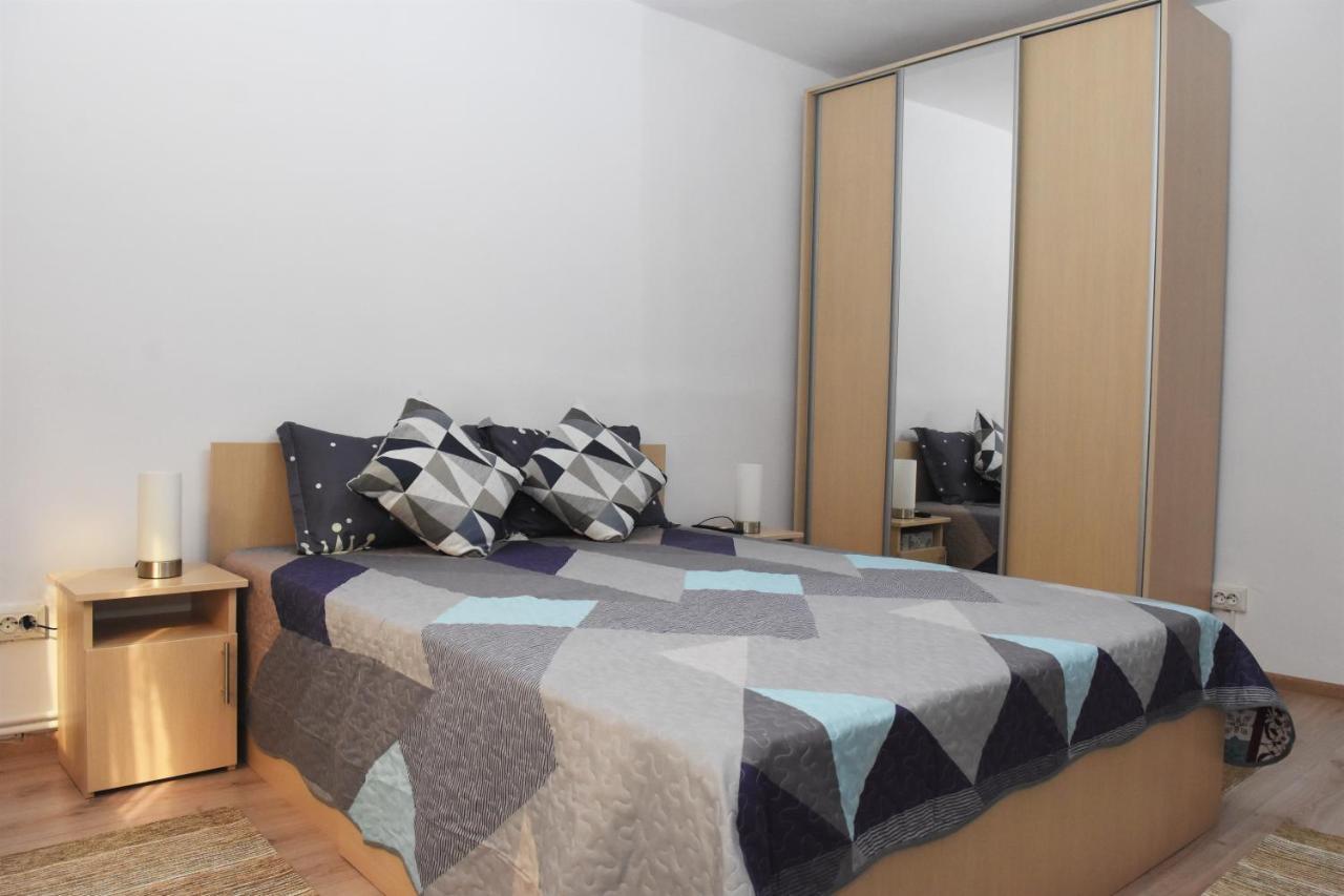1St Apartment Nehoiu Εξωτερικό φωτογραφία