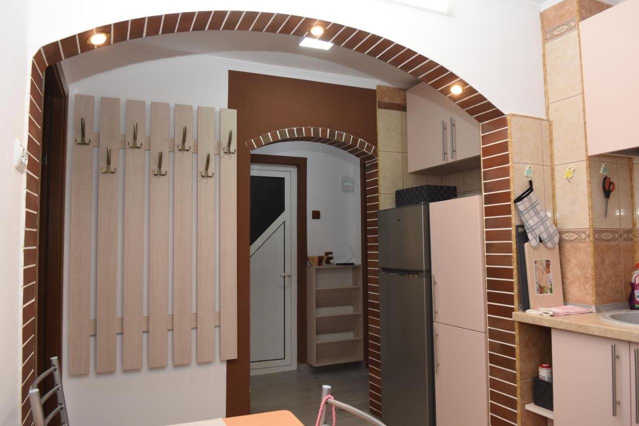 1St Apartment Nehoiu Εξωτερικό φωτογραφία
